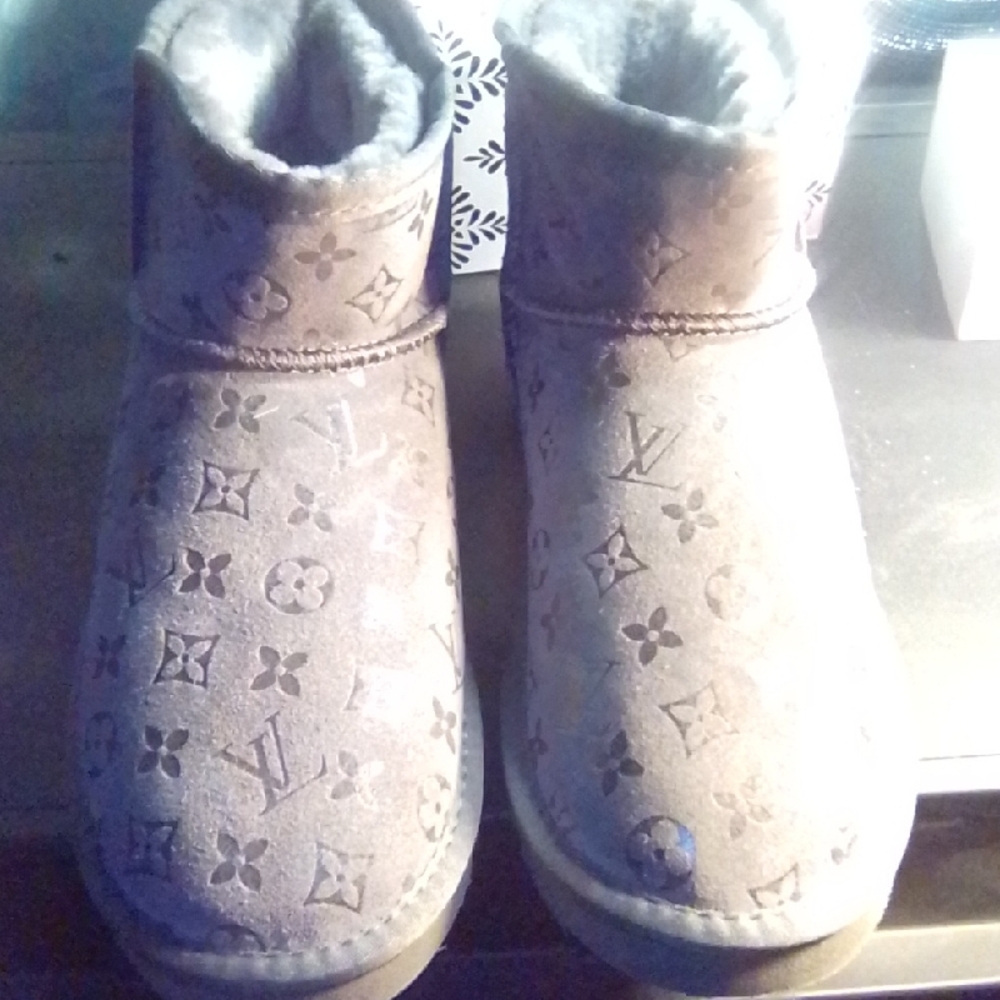 UGG Dark Grey Ankle Boots with Pattern